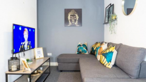 Air Host and Stay - Heyes House- Sleeps 7, free parking, mins from LFC